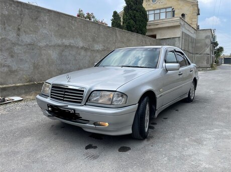 Mercedes C 200