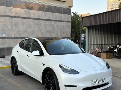 Tesla Model Y 2024