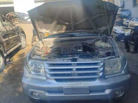 Mitsubishi Pajero io 2003