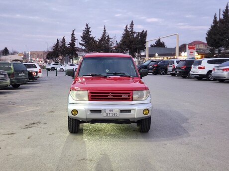 Mitsubishi Pajero io 1999