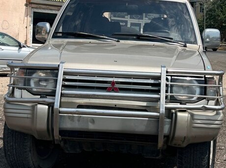 Mitsubishi Pajero 1992