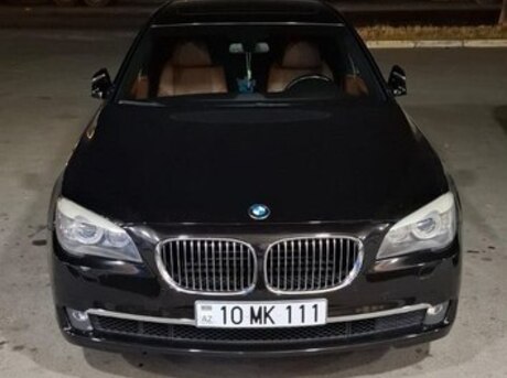 BMW 750 2011