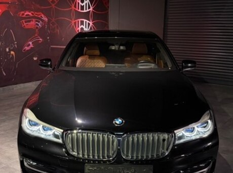 BMW 750 2017