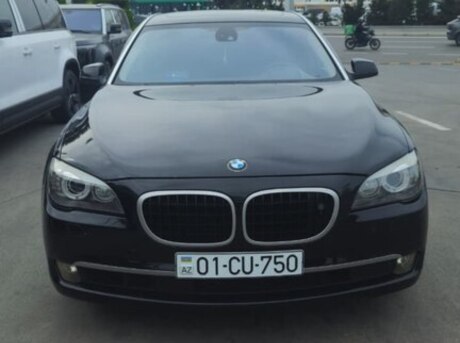 BMW 750 2011