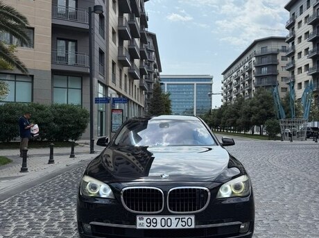 BMW 750 2011