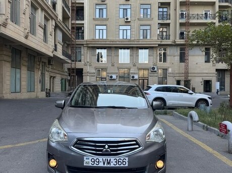 Mitsubishi Attrage 2015