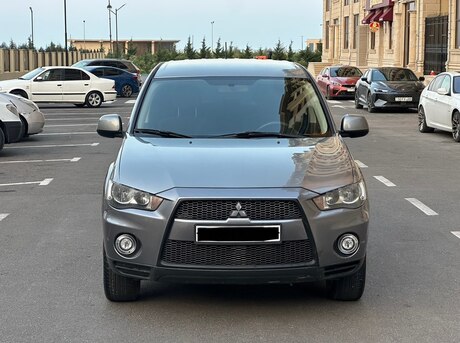 Mitsubishi Outlander 2012