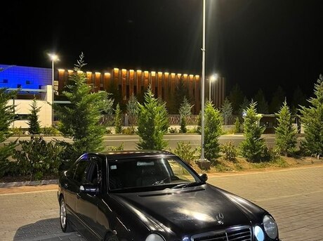 Mercedes E 220 2000