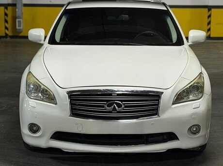 Infiniti M37 2010