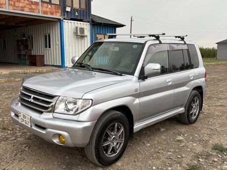 Mitsubishi Pajero io 2004
