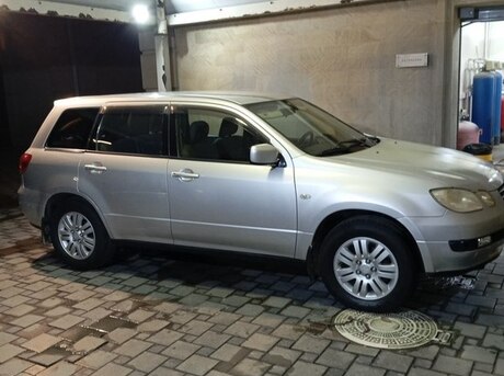Mitsubishi Airtrek 2002