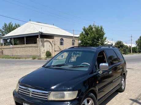Mitsubishi Chariot 2001