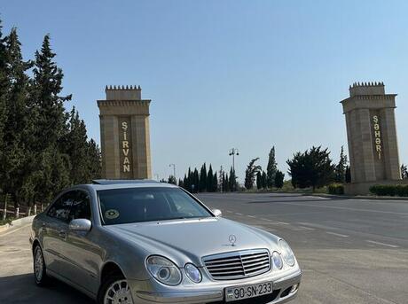 Mercedes E 240 2003