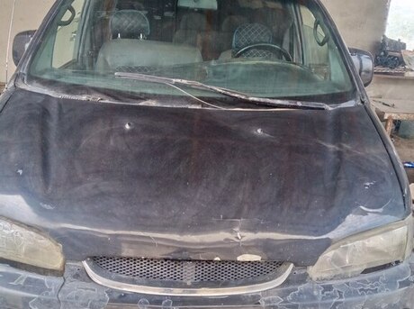 Hyundai H-1 1998