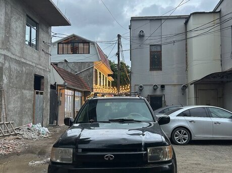 Infiniti QX4 2002