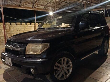 Mitsubishi Pajero io 2000