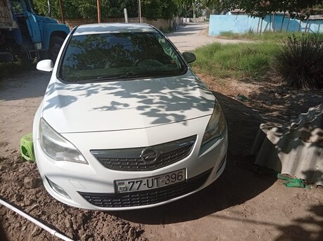 Opel Astra 2011