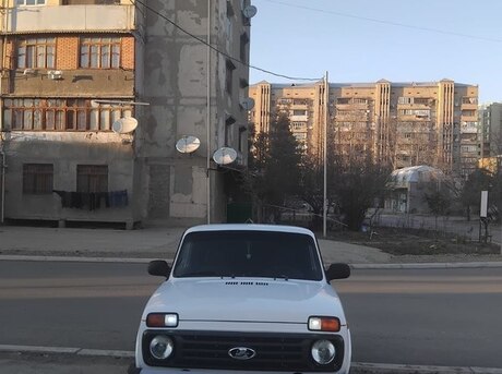 LADA (VAZ) Niva 2015