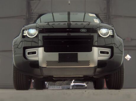 Land Rover Defender 2024