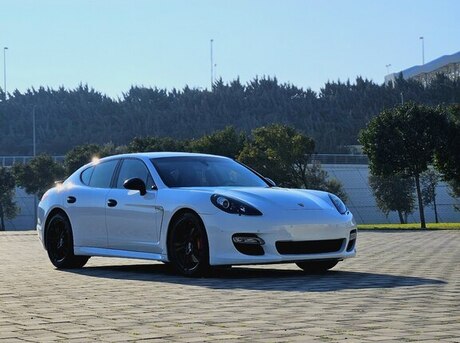 Porsche Panamera 4 2012