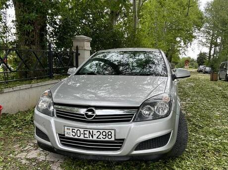 Opel Astra 2010
