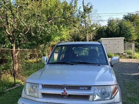 Mitsubishi Pajero io 2003