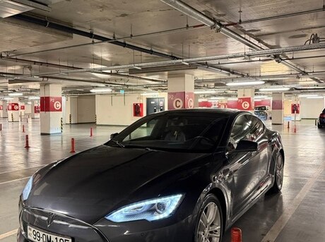 Tesla Model S 2015