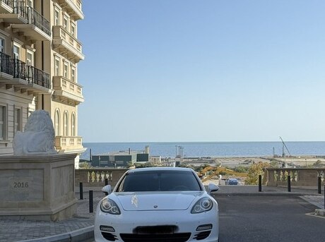 Porsche Panamera 4 2012