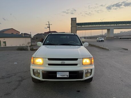 Infiniti QX4 1999