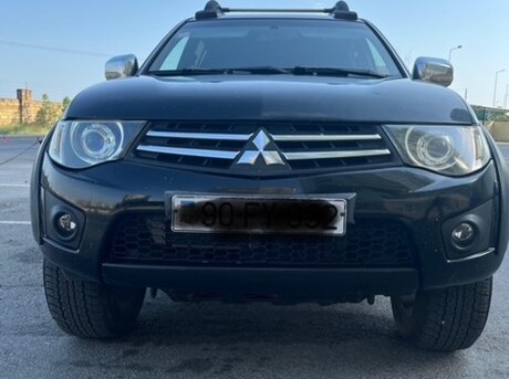 Mitsubishi L200 2012