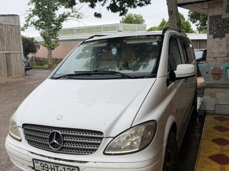 Mercedes  2010