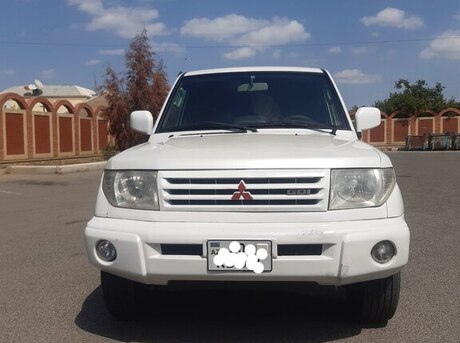 Mitsubishi Pajero io 1999
