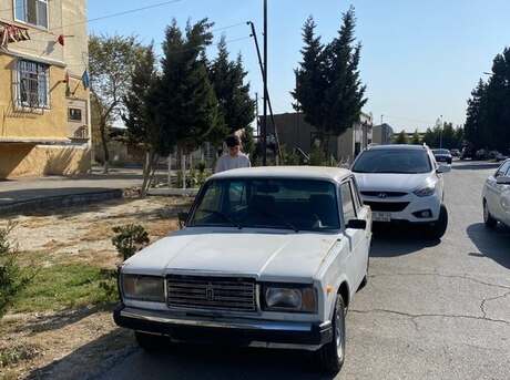 LADA (VAZ) 2107 2000