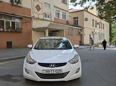 Hyundai Elantra 2012