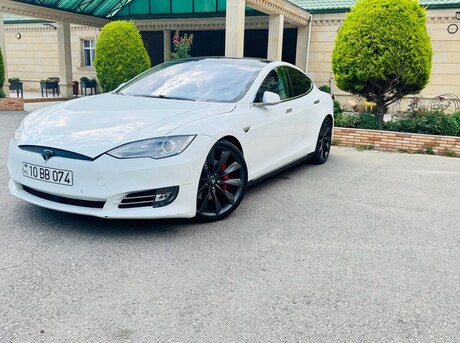 Tesla Model S 2014