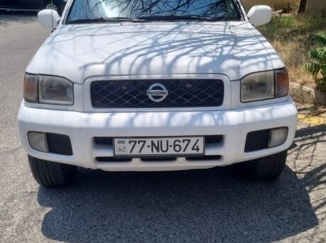 Nissan Pathfinder 2000