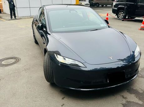 Tesla Model 3 2024