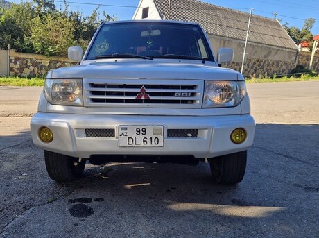 Mitsubishi Pajero io 2000