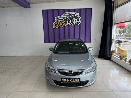 Opel Astra 2011
