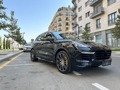 Porsche Cayenne Turbo S 2015