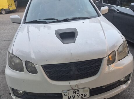 Mitsubishi Airtrek 2002