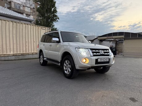 Mitsubishi Pajero 2011