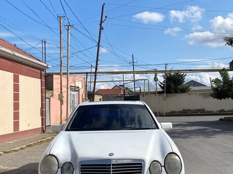 Mercedes E 220 1999