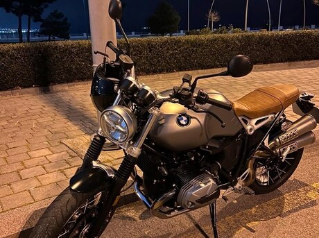 BMW  2021