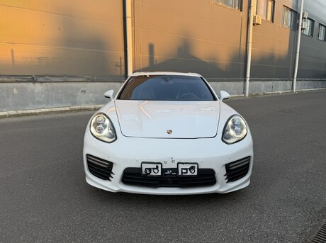 Porsche Panamera GTS 2013