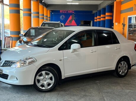 Nissan Tiida 2011