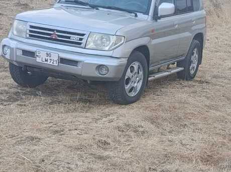 Mitsubishi Pajero io 2000