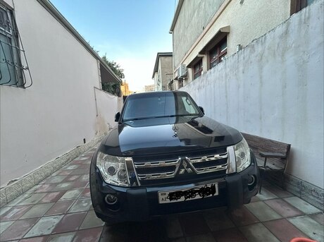 Mitsubishi Pajero 2010