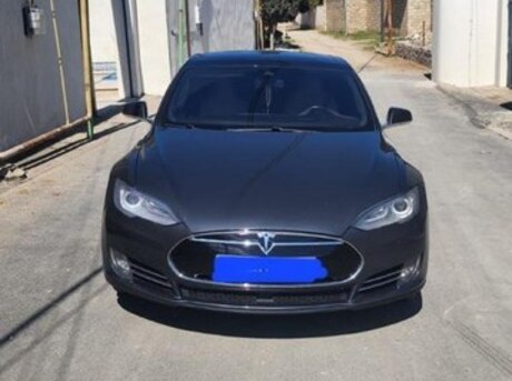Tesla Model S 2015