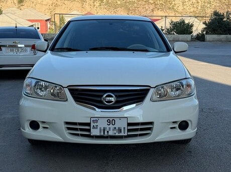 Nissan Sunny 2010